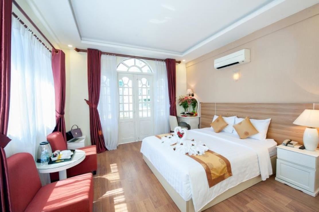 rooms-deluxe-room--city-view