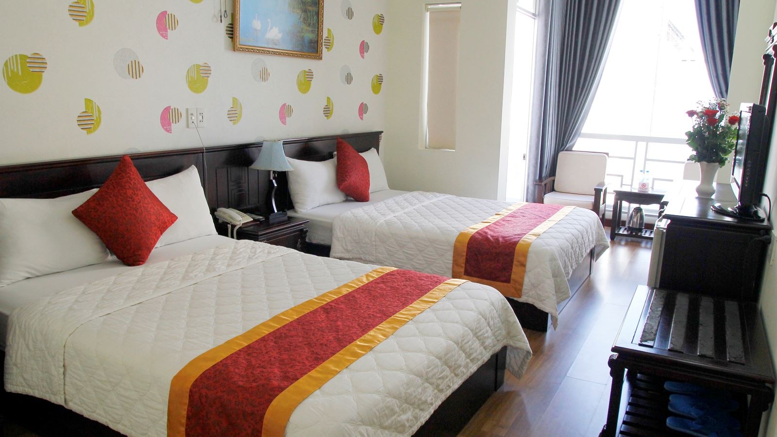 rooms-deluxe-balcony-twin-room