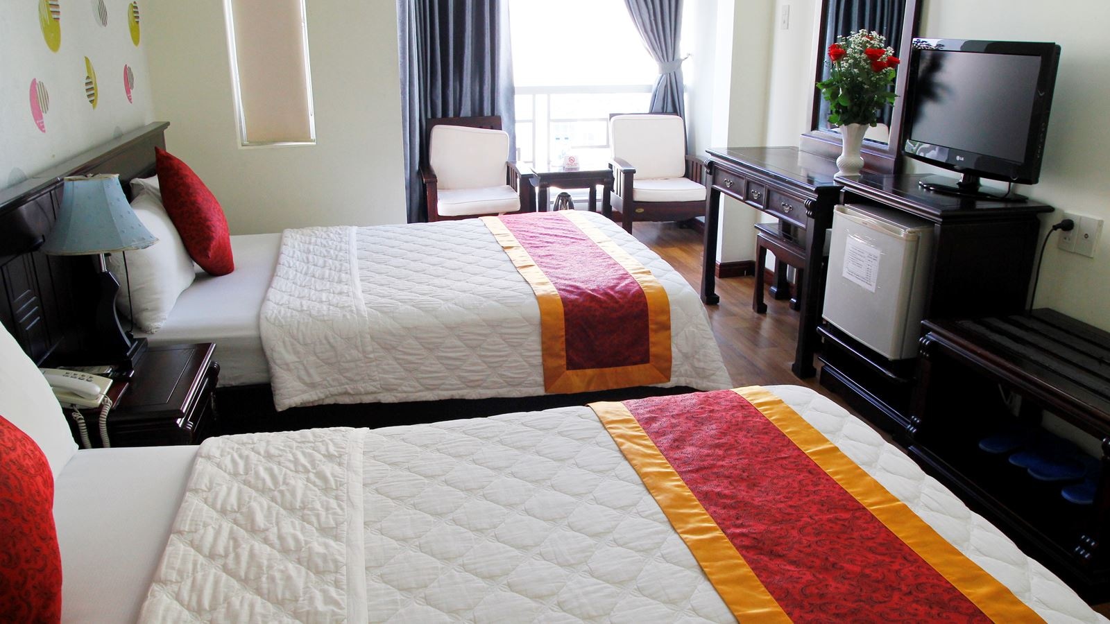 rooms-deluxe-balcony-twin-room