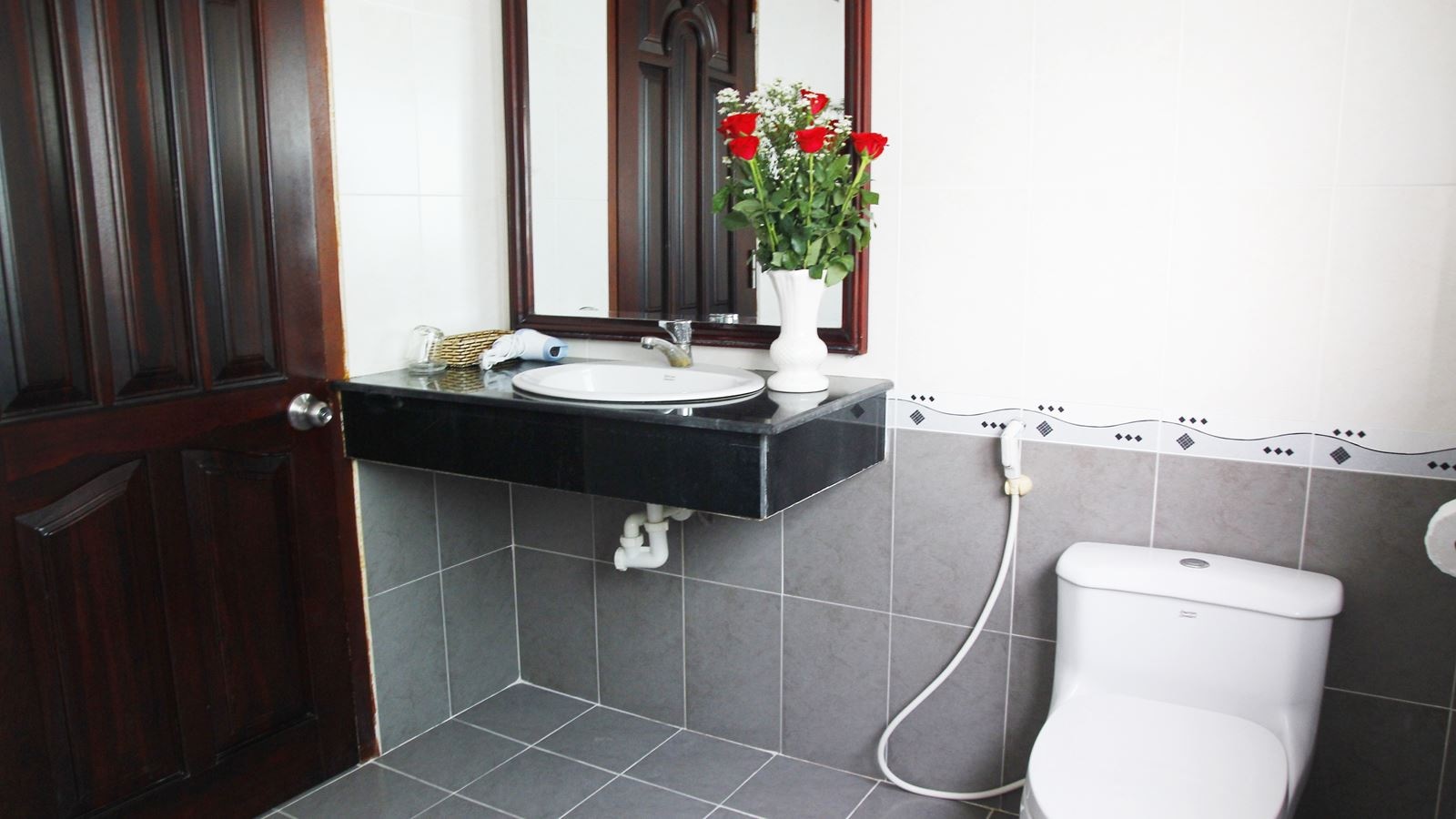 rooms-deluxe-balcony-twin-room