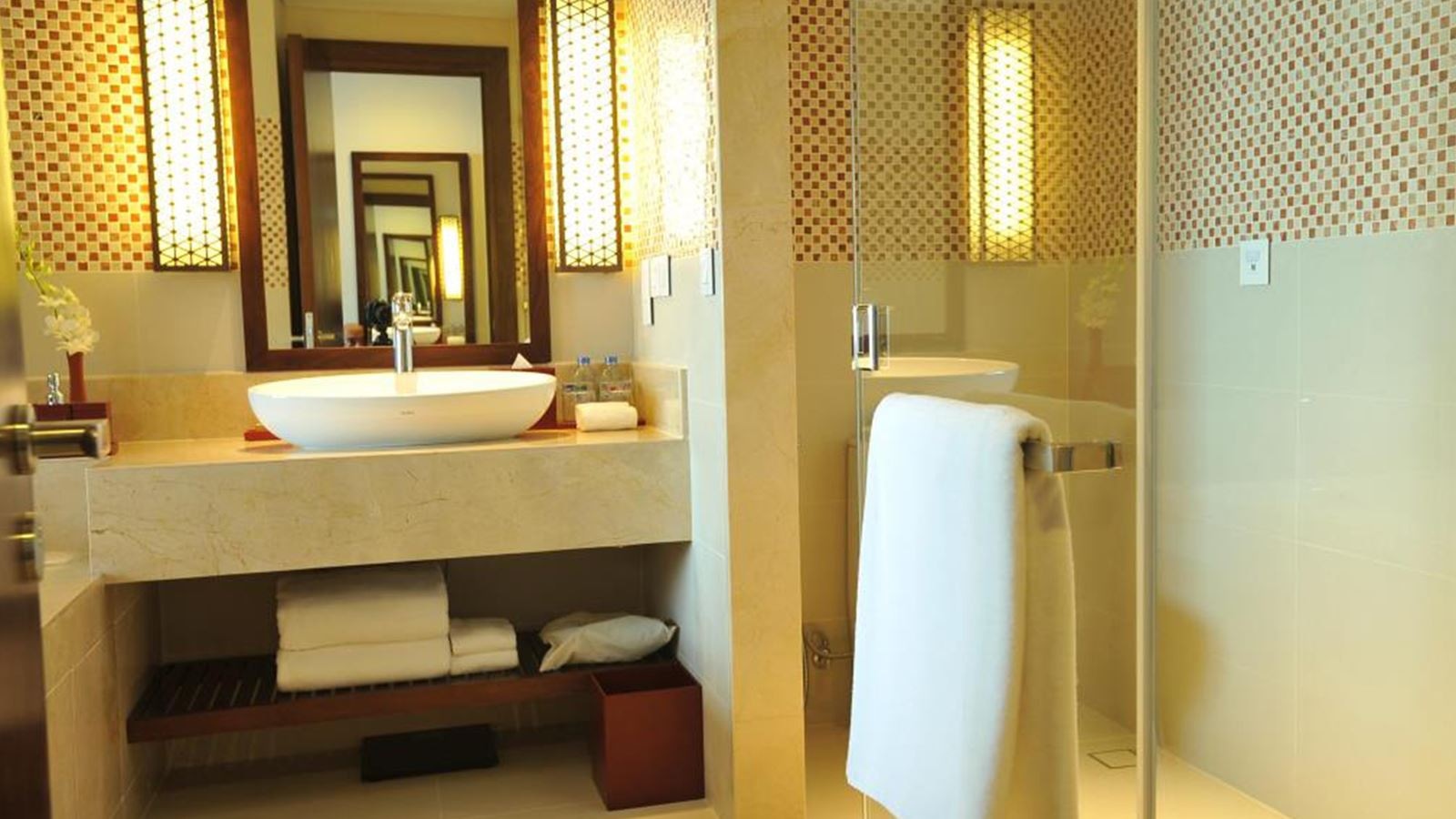 rooms-deluxe-hill-view