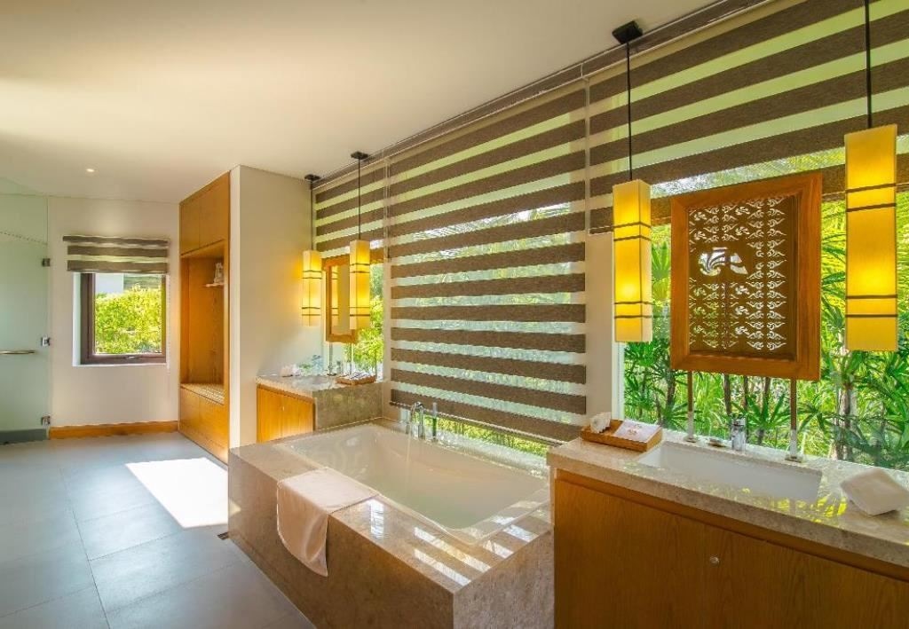 rooms-luxury-villa-garden-view-with-terrace