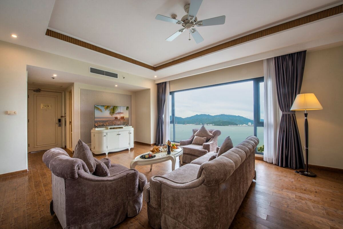 rooms-executive-suite-ocean-view