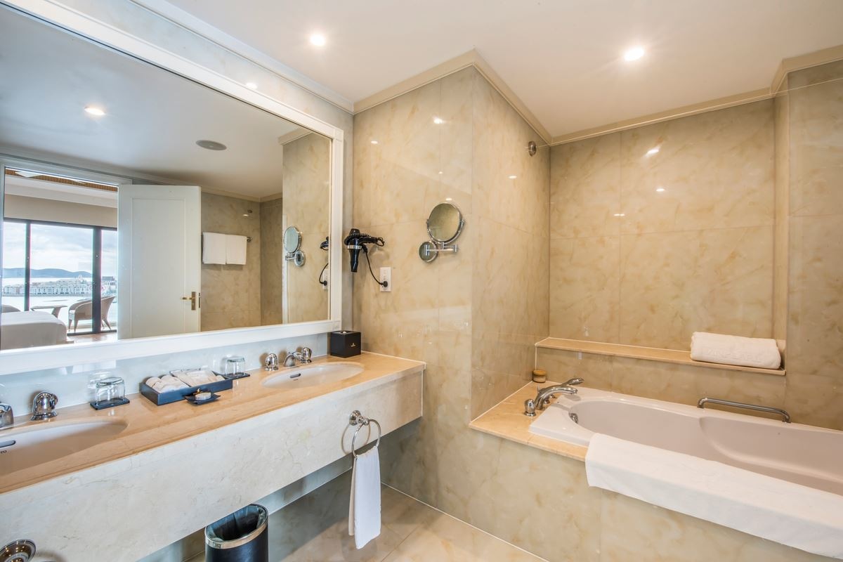 rooms-executive-suite-ocean-view-child-without-extra-bed