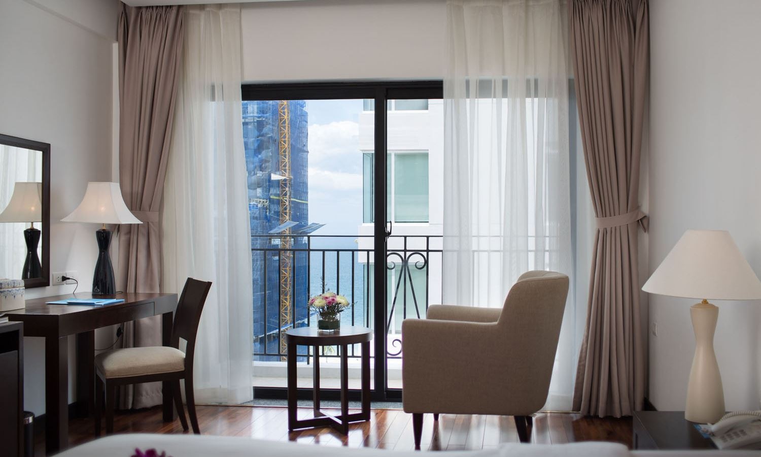 rooms-deluxe-city-view