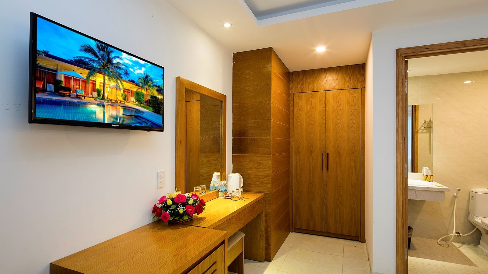 rooms-deluxe-city-view