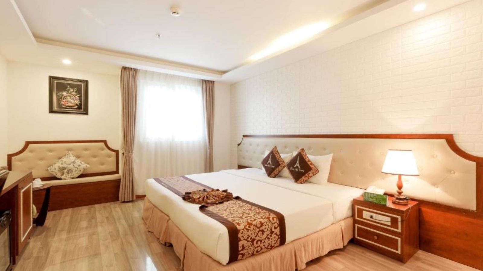 rooms-room-deluxe-cityview