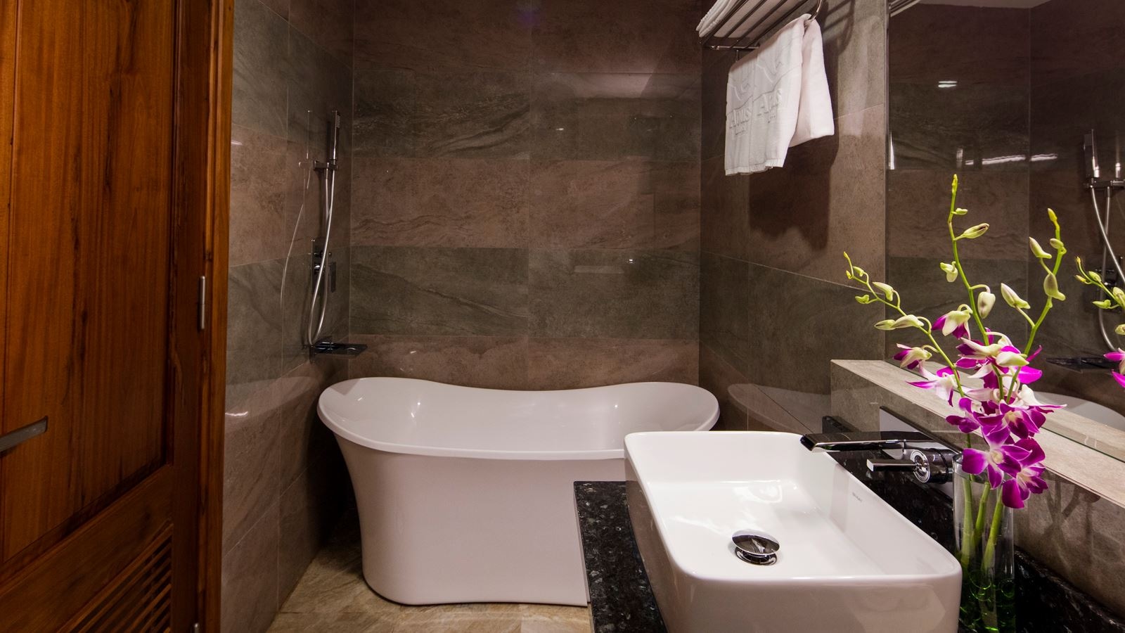 rooms-superior-city-view