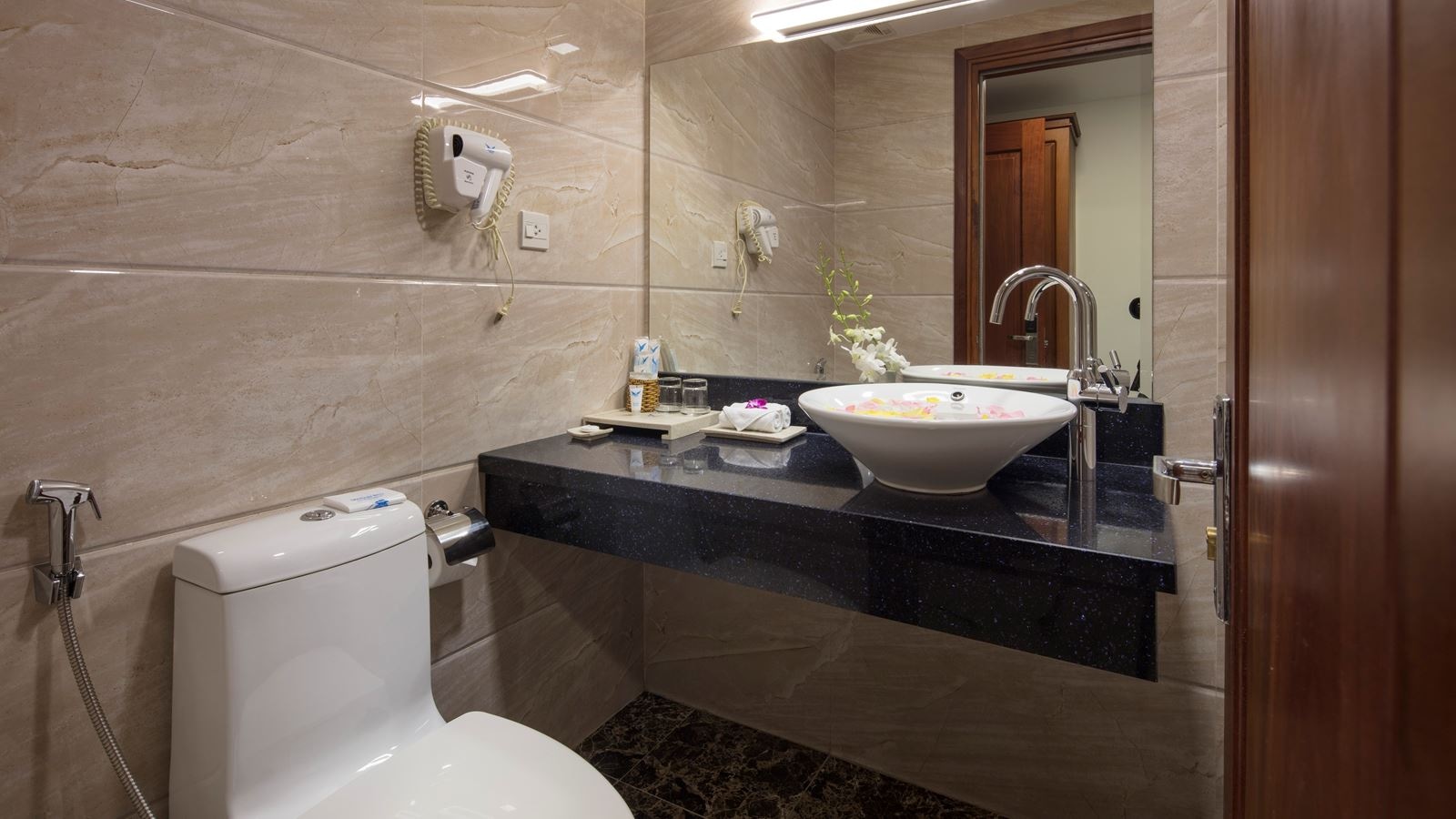 rooms-deluxe-city-view