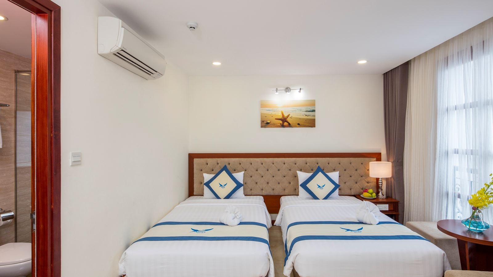 rooms-senior-city-view-with-balcony