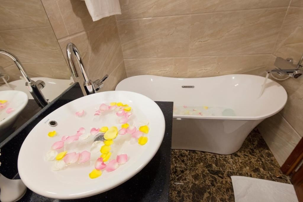 rooms-deluxe-city-view