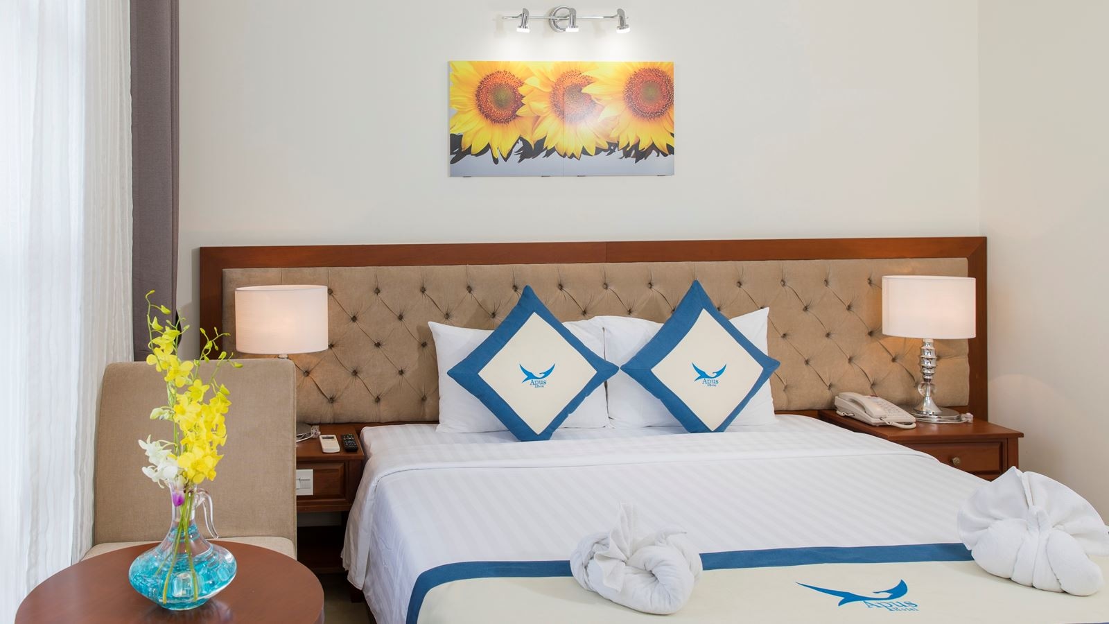 rooms-senior-sea-view-with-balcony