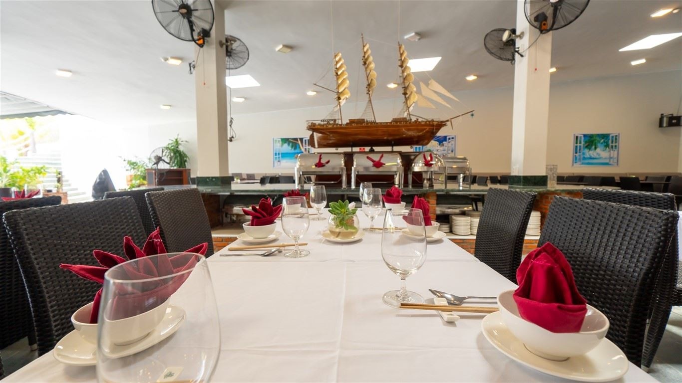 restaurants-restaurant