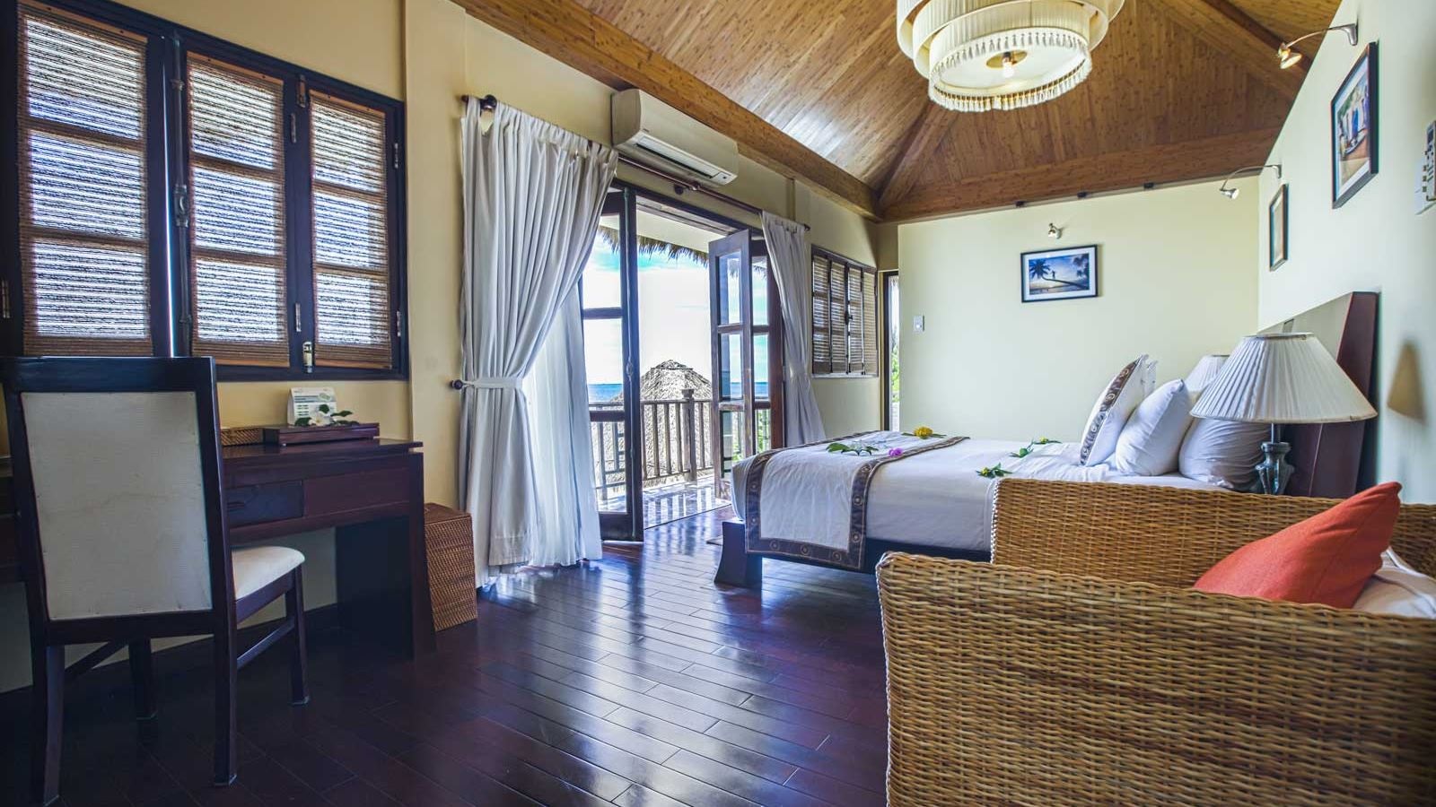 rooms-beach-front-pool-villa