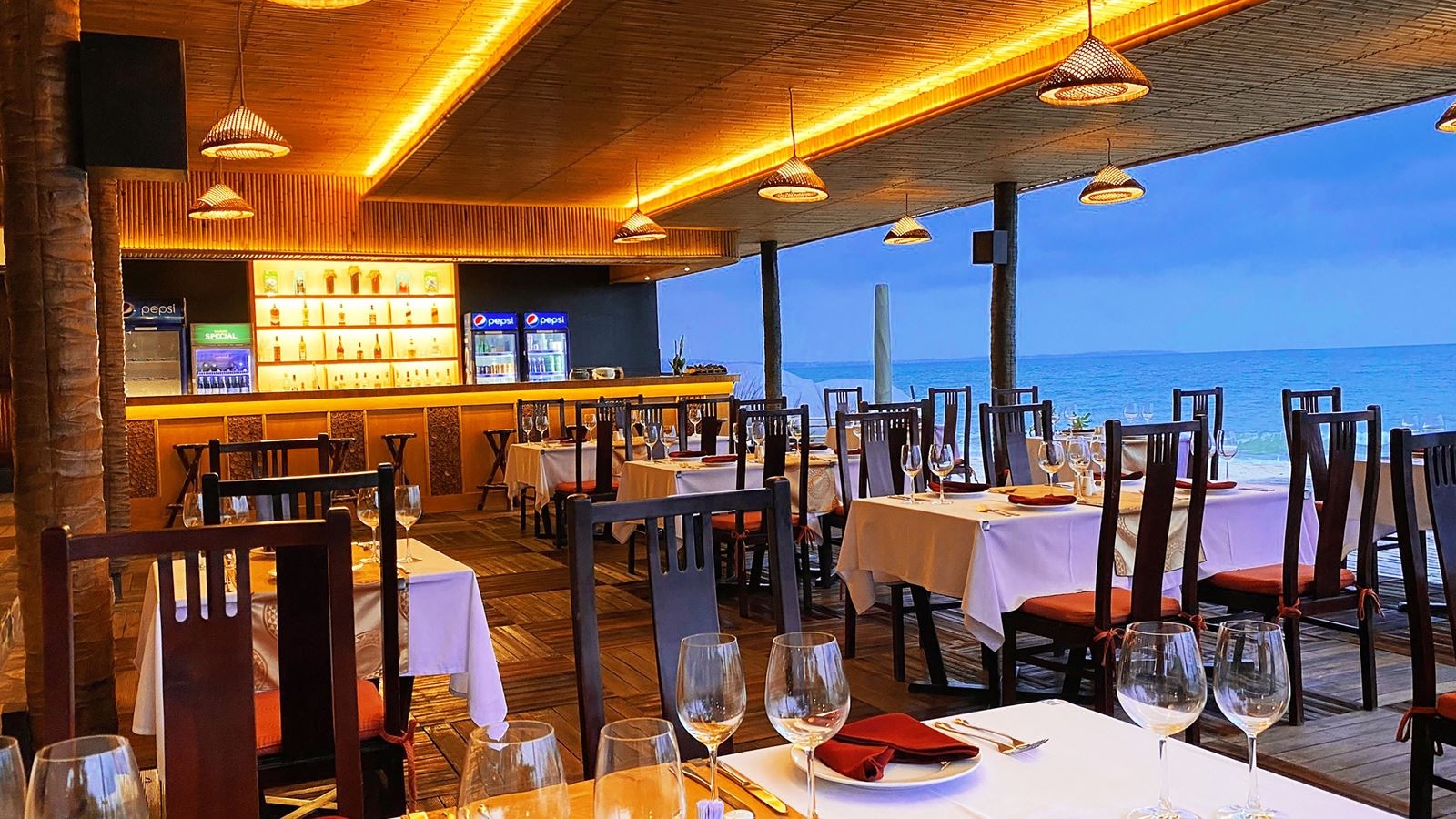 restaurants-strawy-restaurant