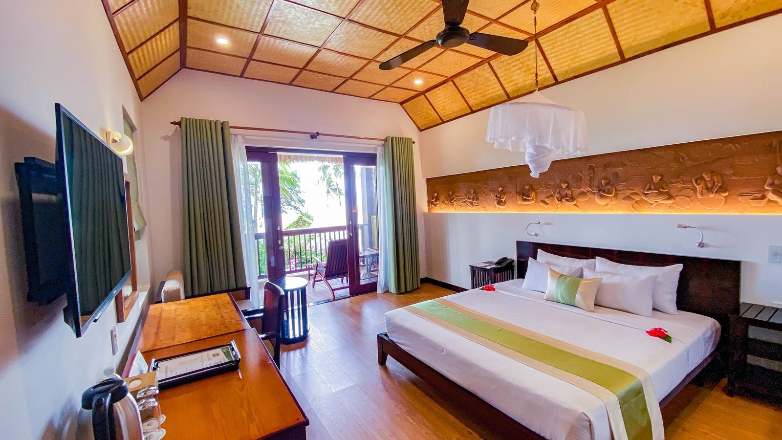 rooms-sea-breeze-deluxe-with-balcony