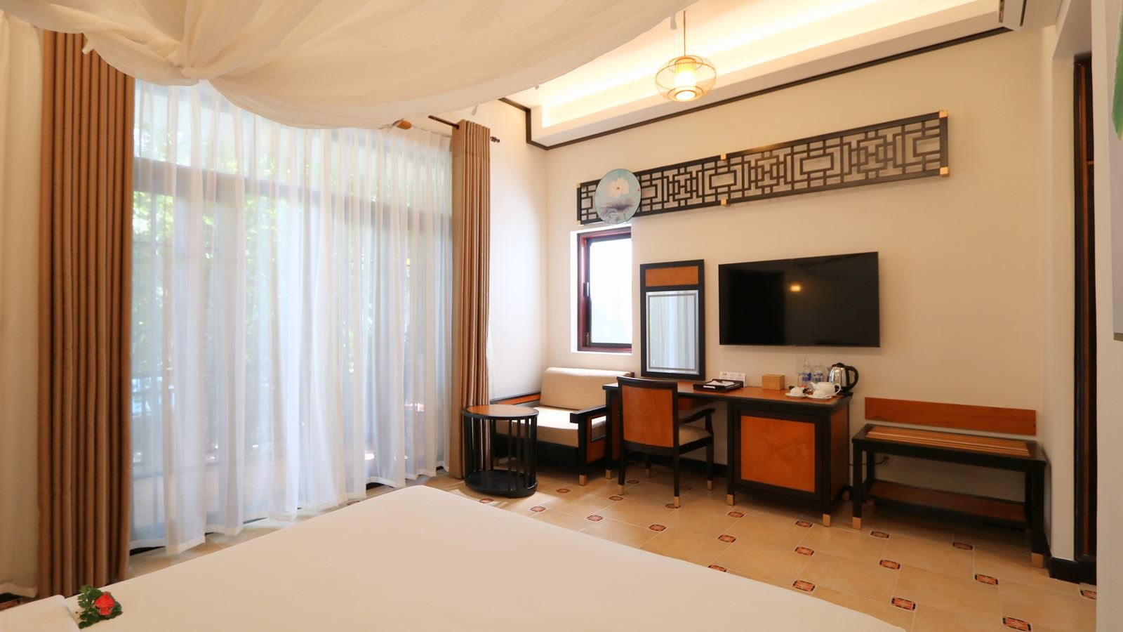 rooms-indochine-deluxe-garden-view-with-balcony