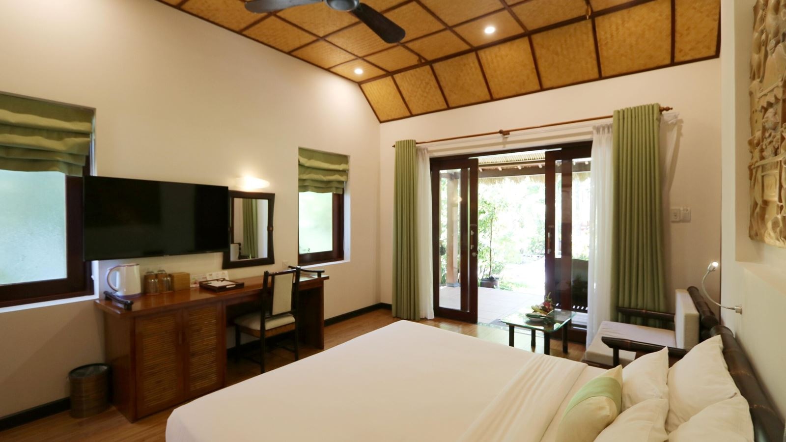 rooms-sea-breeze-bungalow-with-balcony