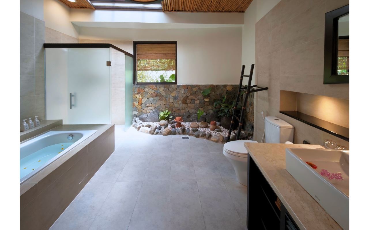 rooms-indochine-suite-garden-view-with-balcony-child-without-extra-bed