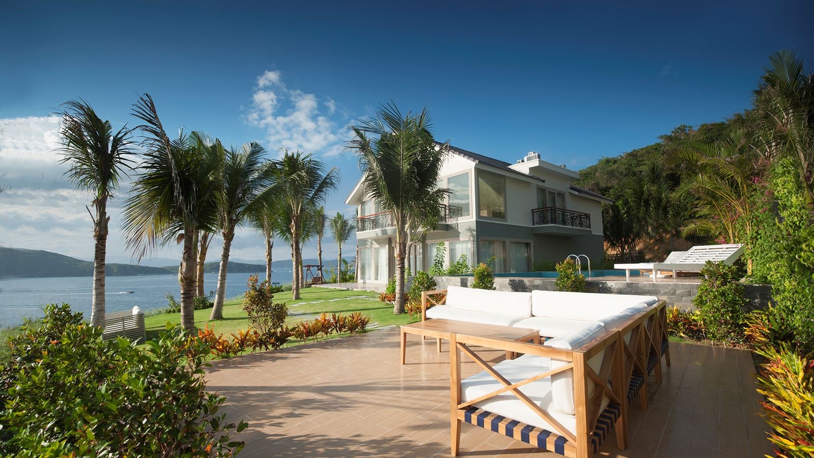 rooms-deluxe-bungalow-sea-view