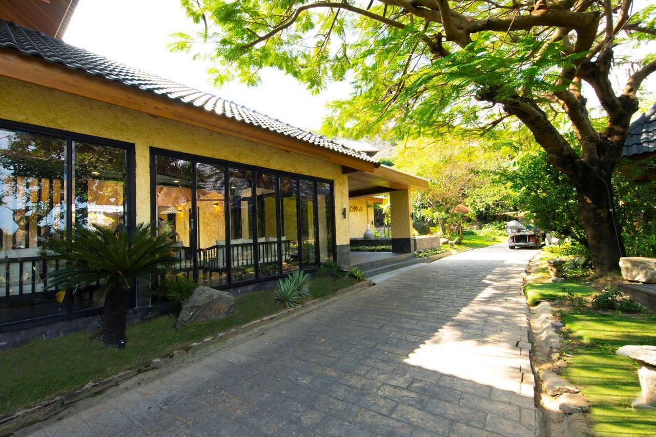 rooms-deluxe-bungalow-garden-view