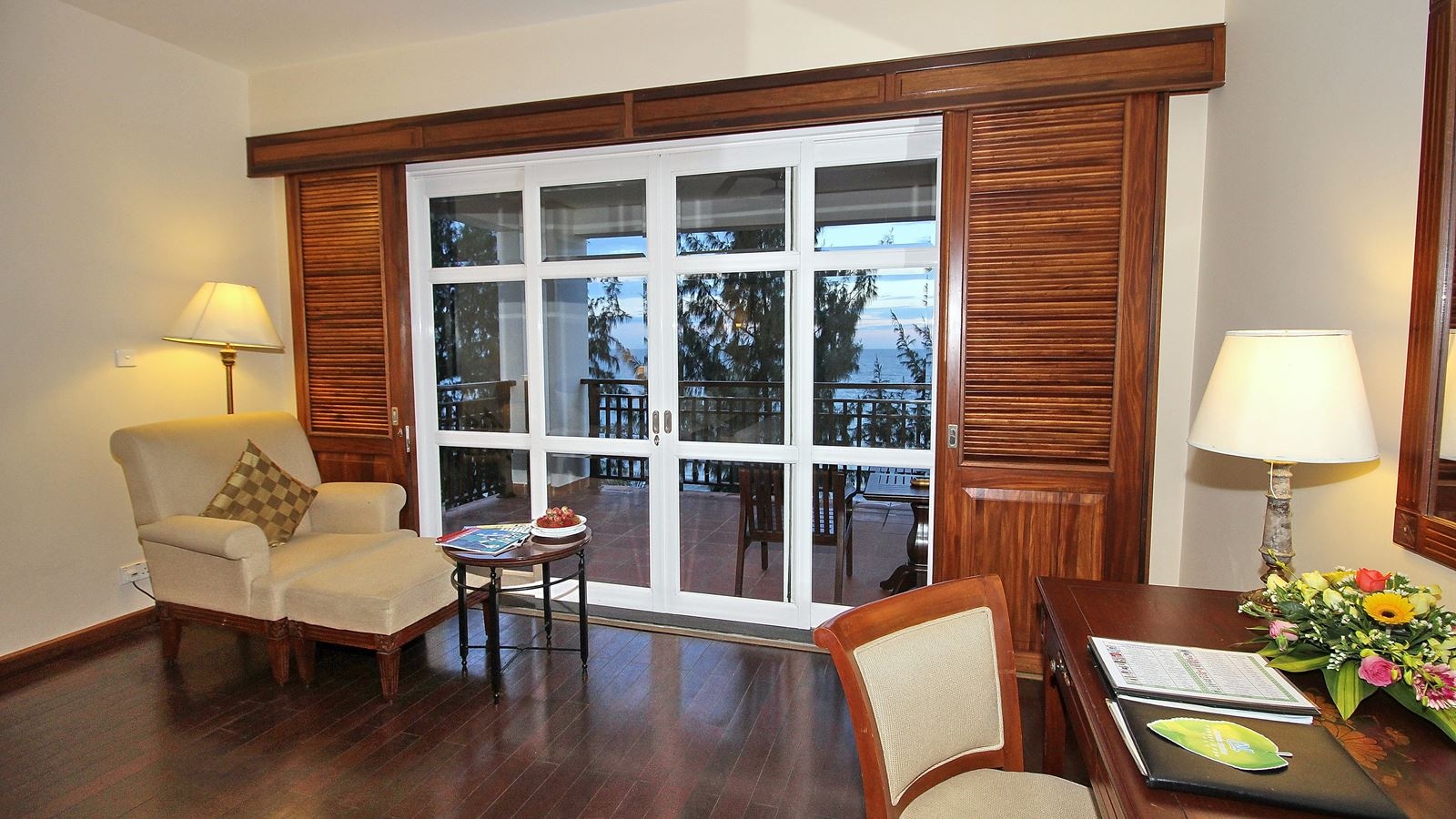 rooms-premier-deluxe-sea-view