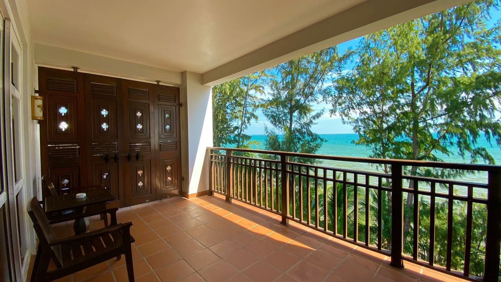 rooms-premier-deluxe-sea-view