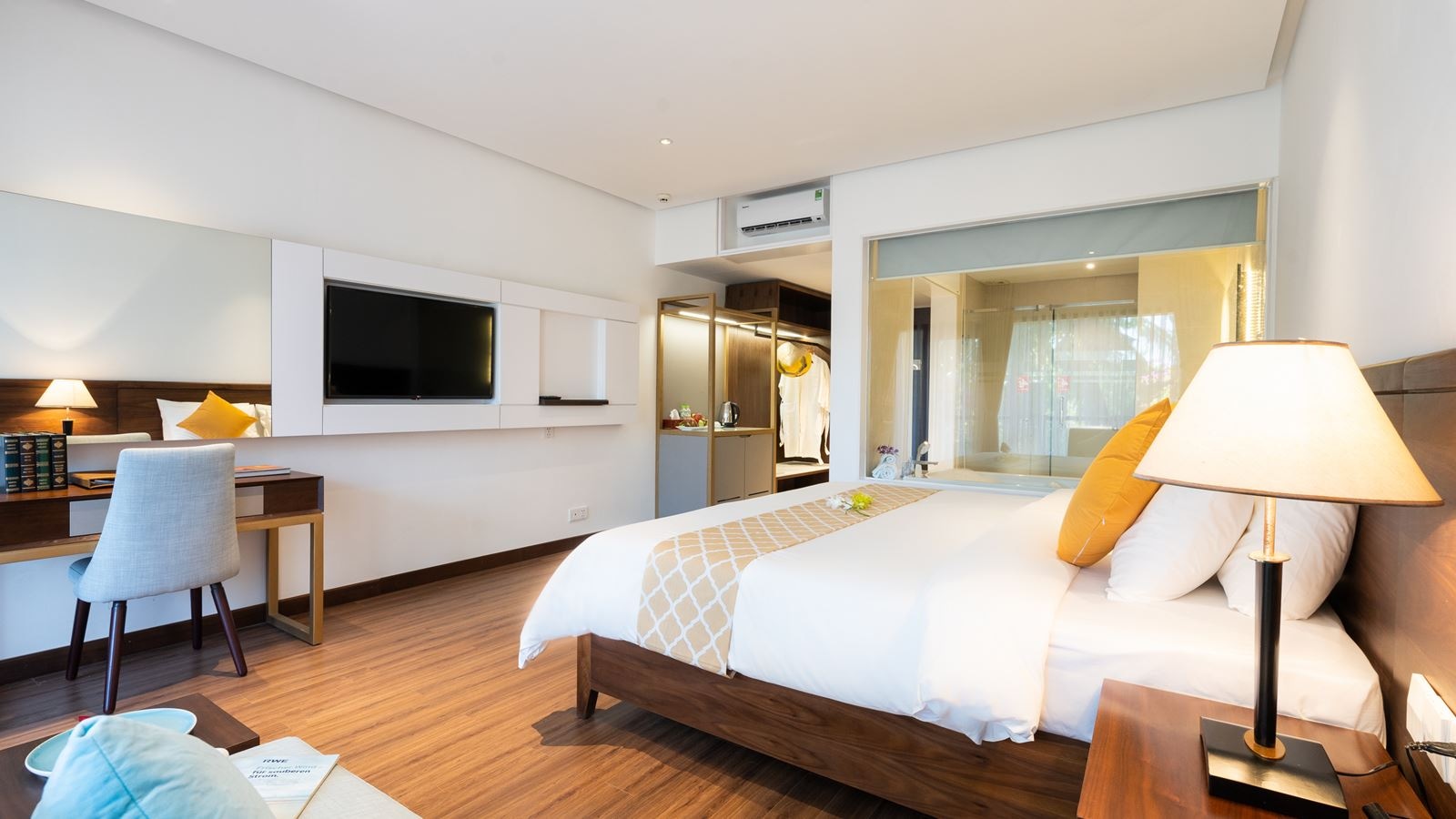 rooms-deluxe-garden-view-with-balcony