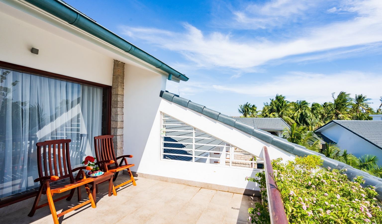 rooms-deluxe-ocean-view-with-balcony