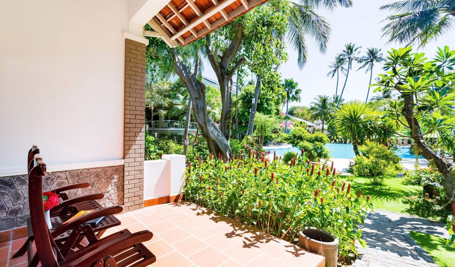 rooms-superior-pool-view-with-terrace