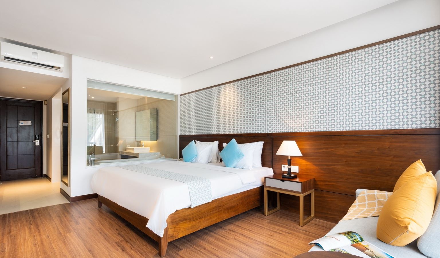 rooms-deluxe-ocean-view-with-balcony-child-without-extra-bed