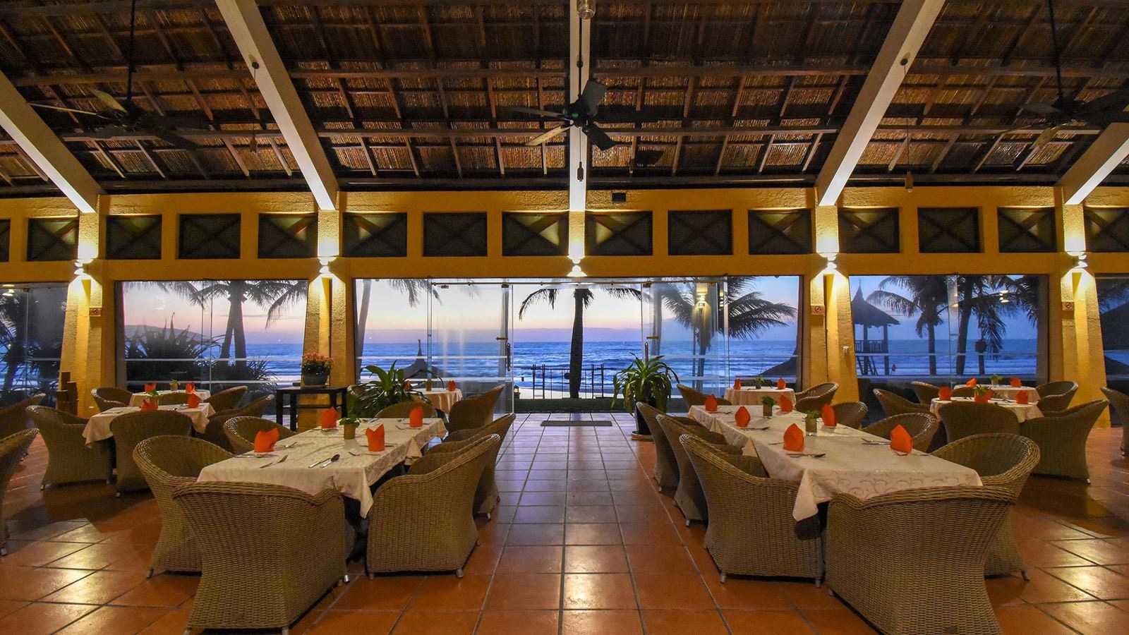 bars-sun-terrace-beach-bar