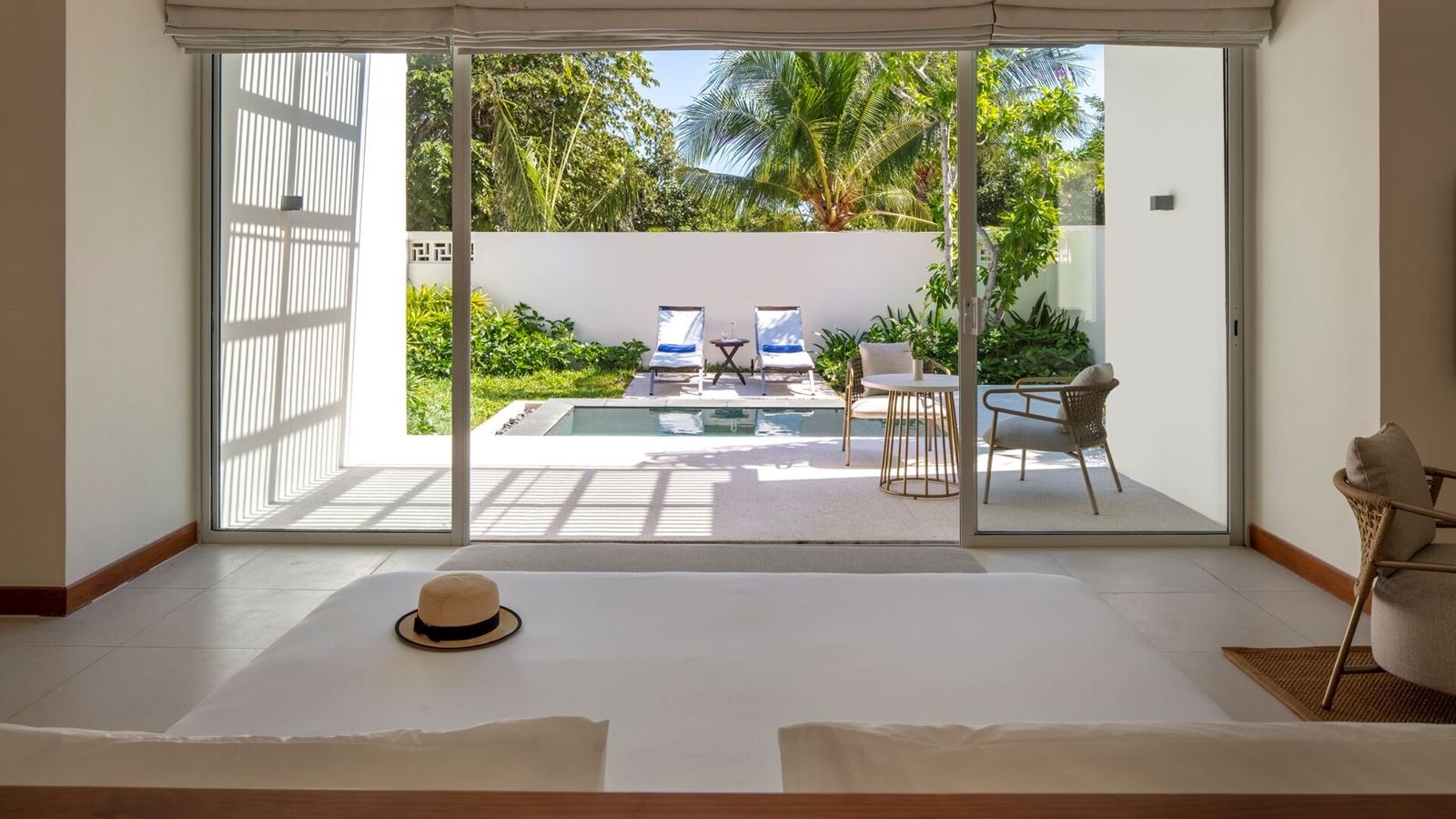 rooms-pool-deluxe-villa-child-without-extra-bed