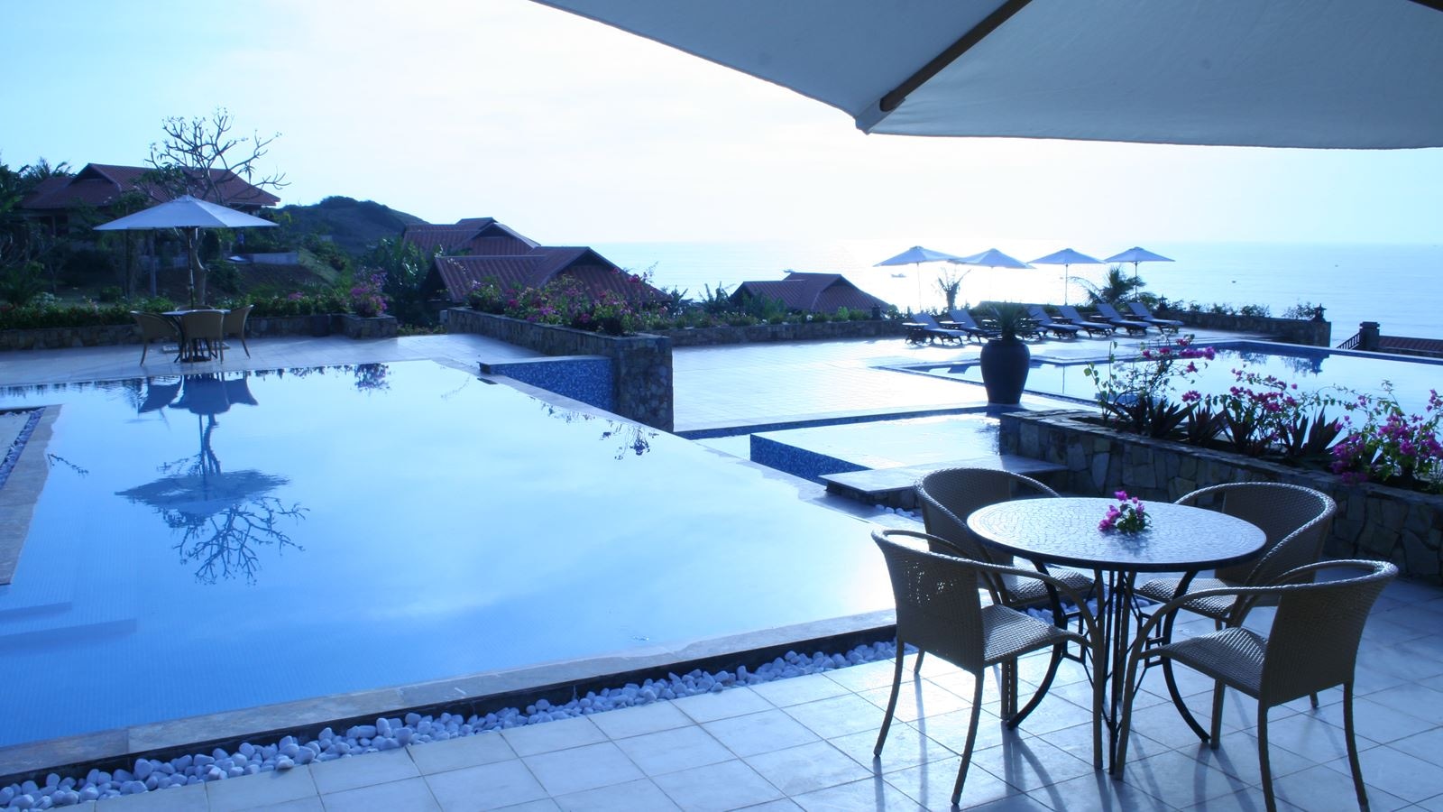 bars-laguna-pool-bar