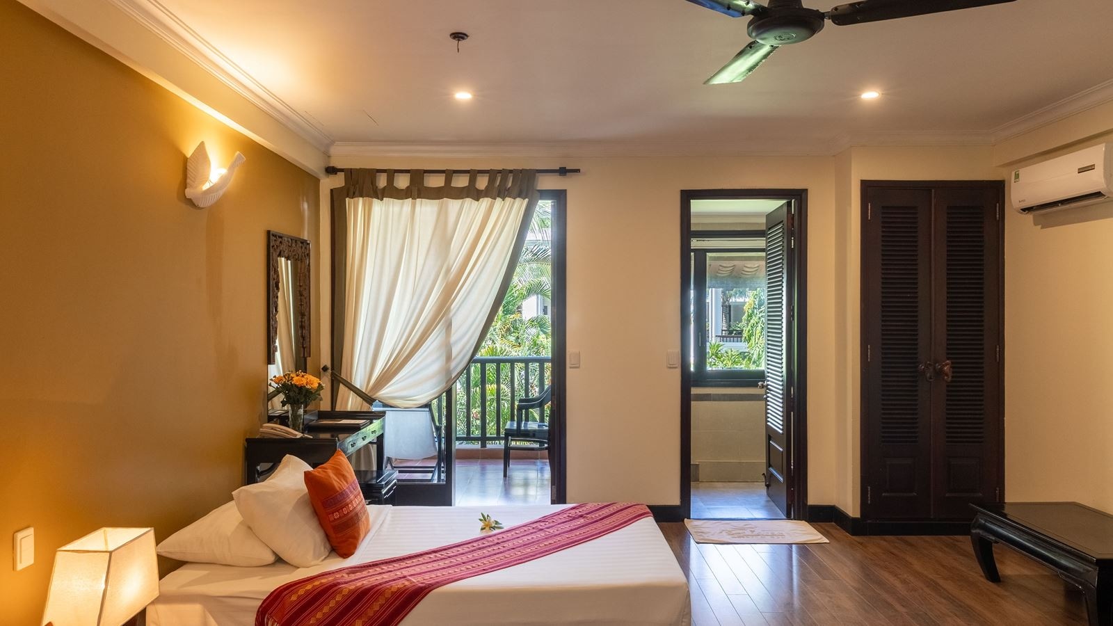 rooms-room-deluxe-with-balcony-or-terrace