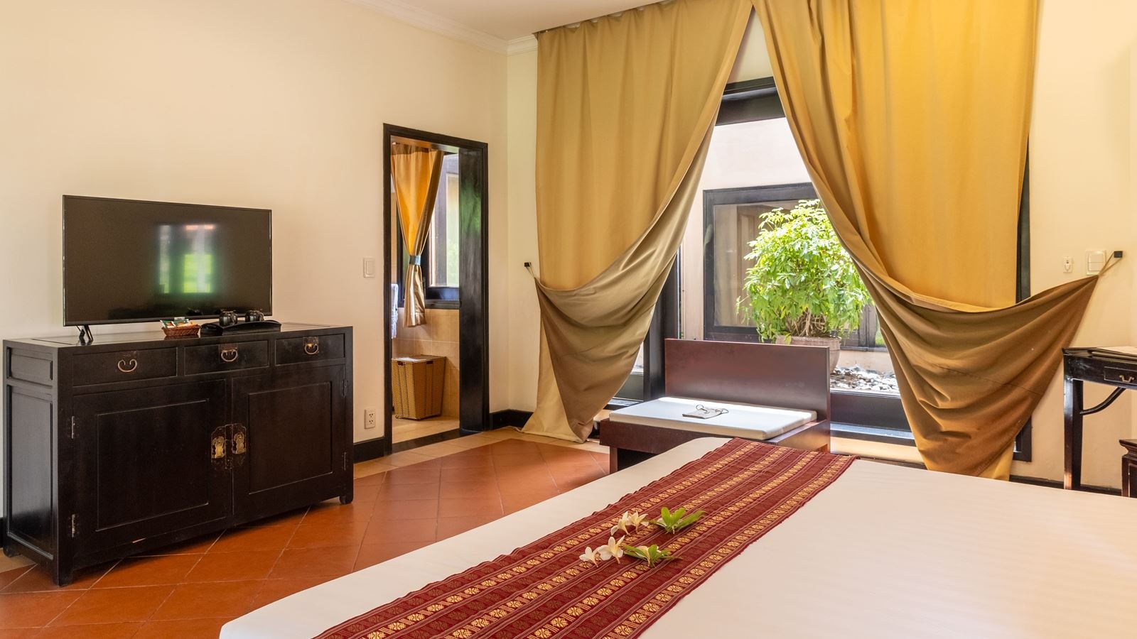 rooms-bungalow-garden-view-with-terrace