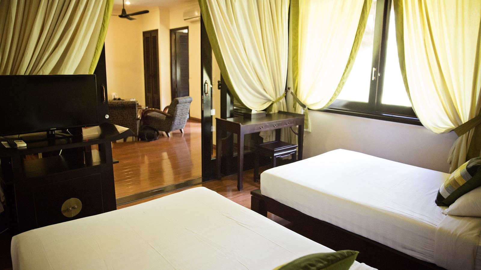 rooms-deluxe-family-balcony-or-terrace