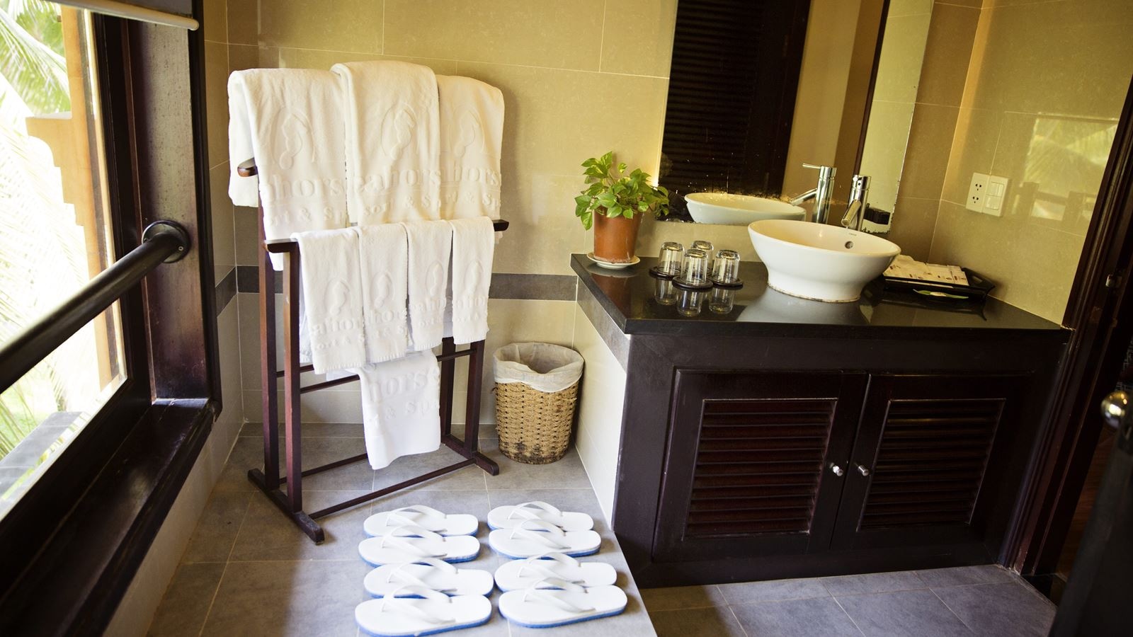 rooms-deluxe-family-balcony-or-terrace