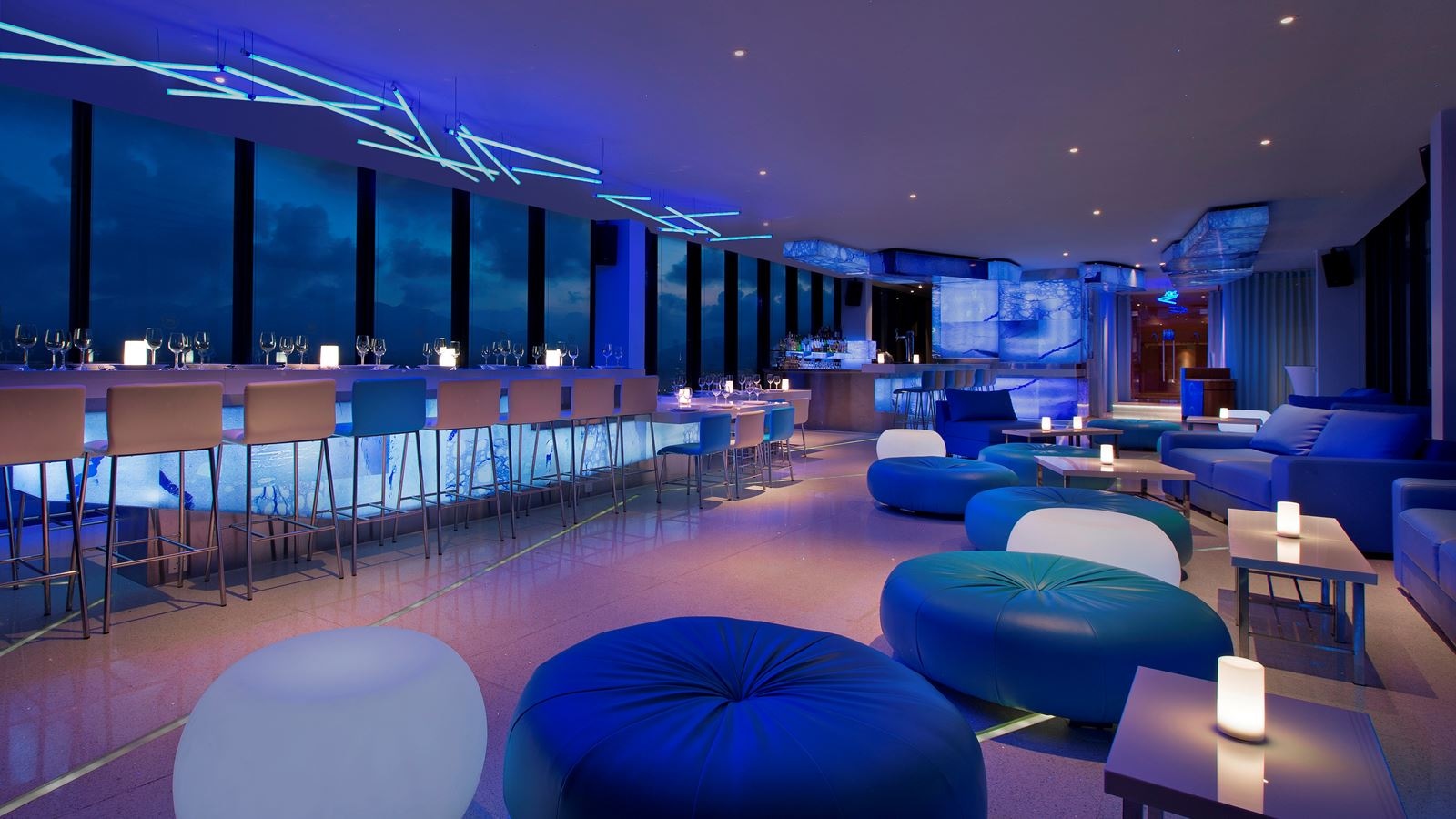 bars-altitude-rooftop-bar