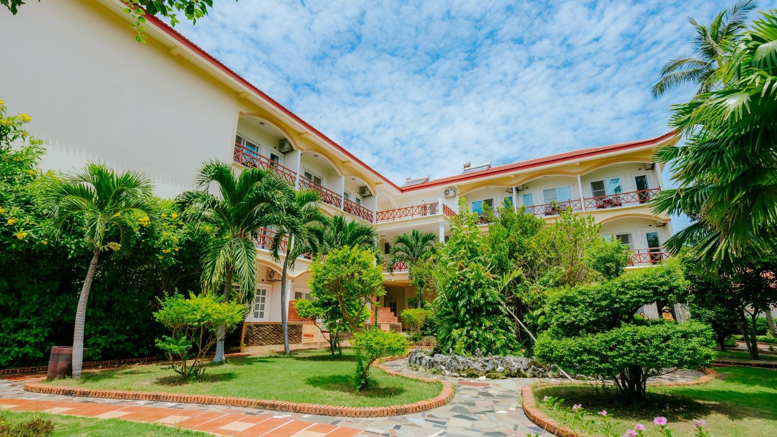 rooms-deluxe-balcony-child-without-extra-bed