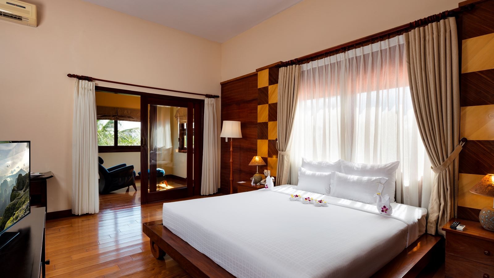 rooms-suite-room-garden-view