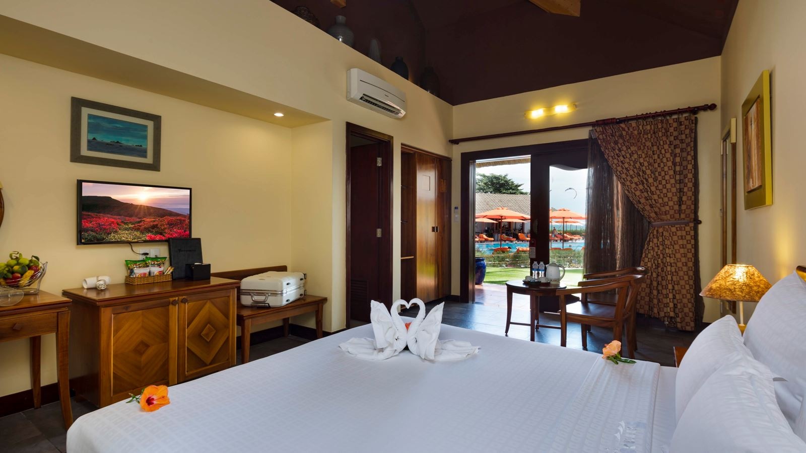 rooms-bungalow-deluxe-seaview-with-terrace