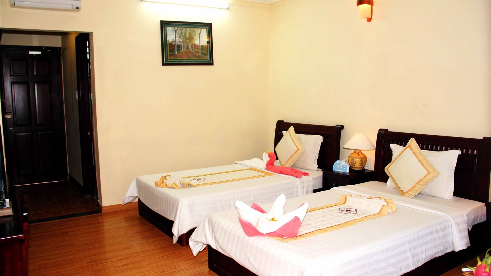 rooms-room-deluxe-hill-view-at-hill-side-with-balcony