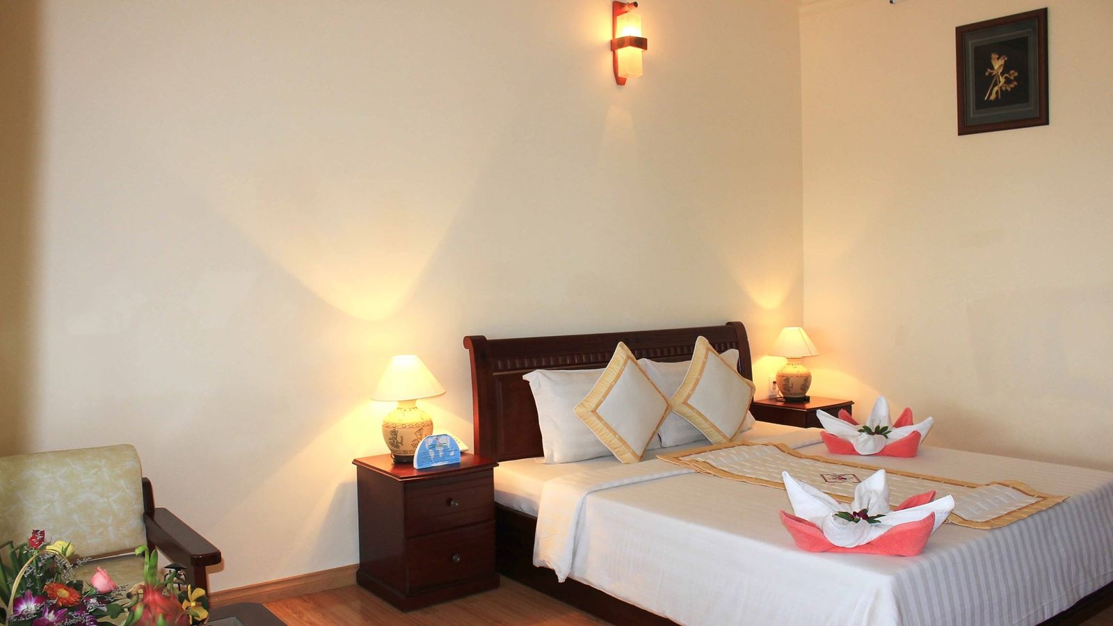 rooms-room-deluxe-pool-view-at-hill-side-with-balcony