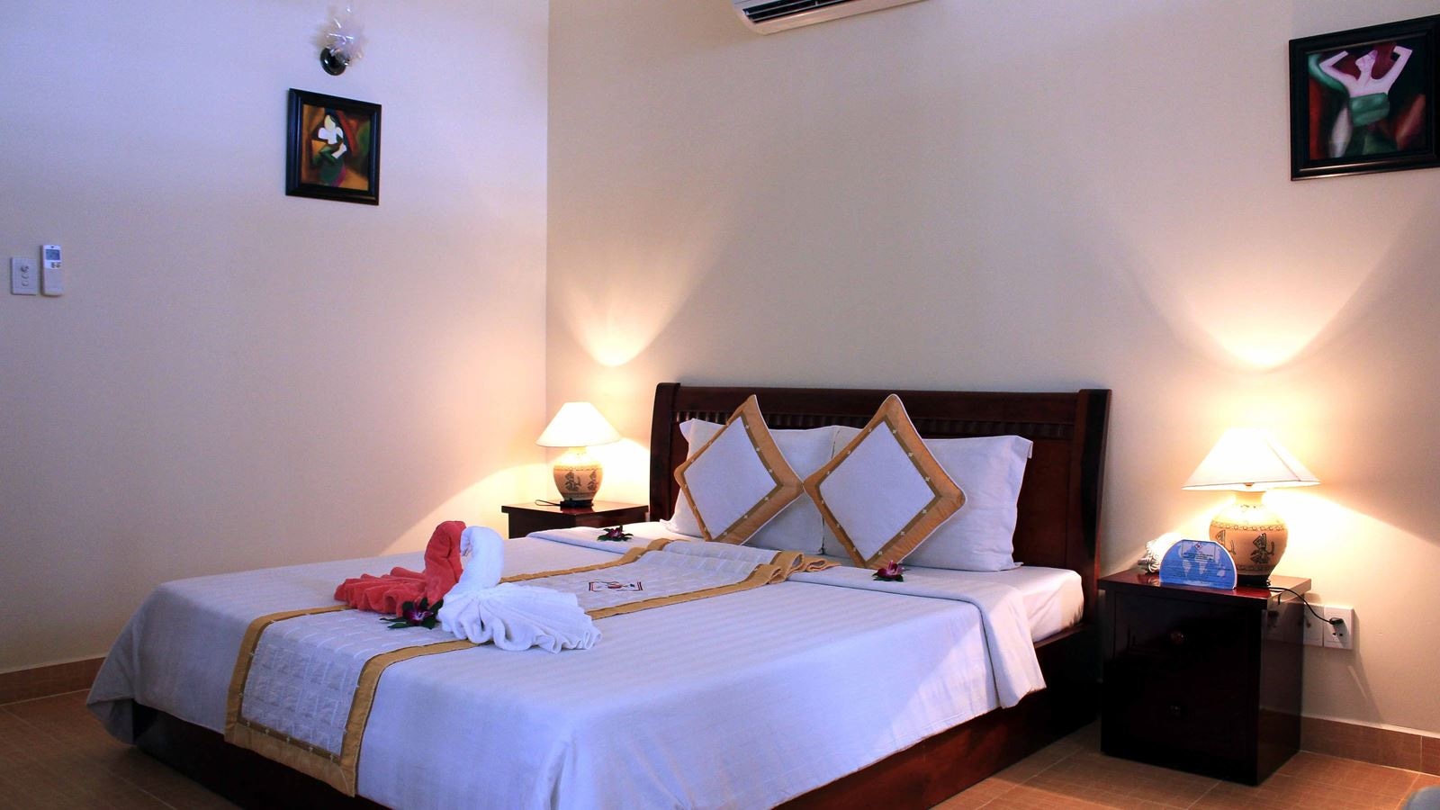 rooms-room-deluxe-seaview-at-hill-side-with-balcony