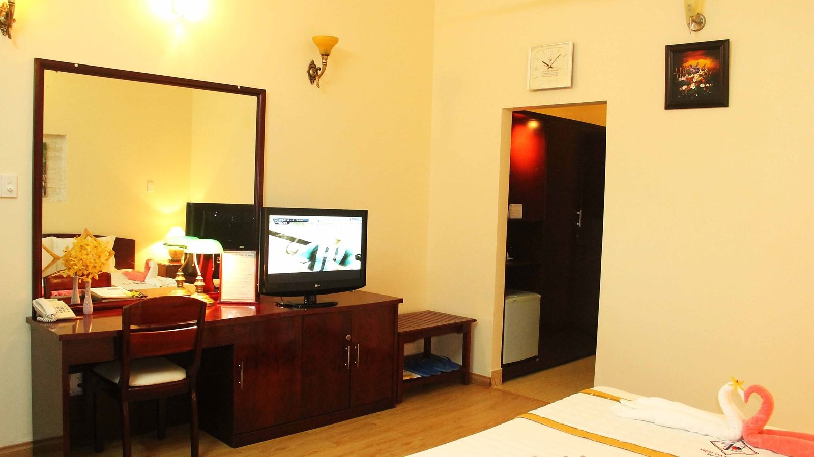 rooms-bungalow-ocean-view-at-sea-side-with-balcony