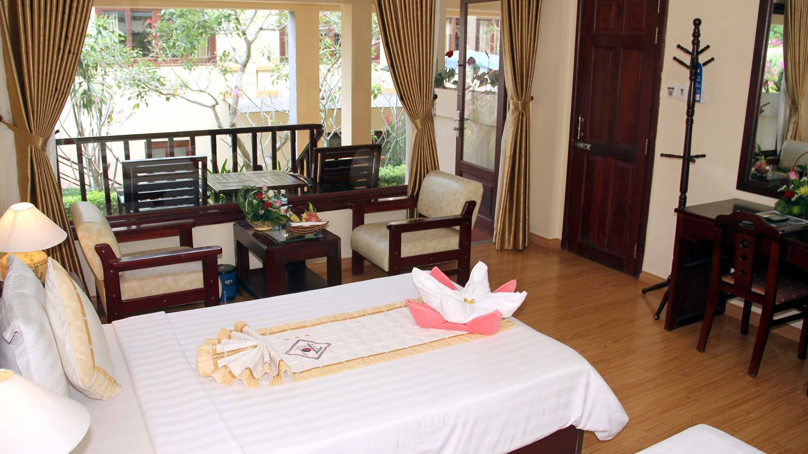 rooms-room-deluxe-hill-view-at-hill-side-with-balcony-child-without-extra-bed