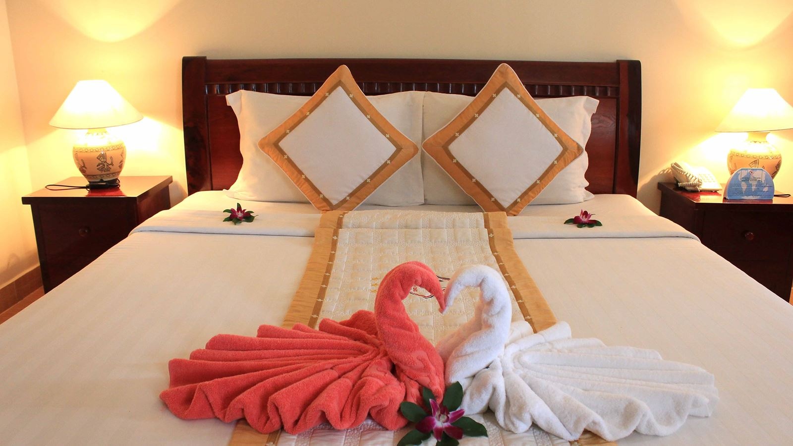 rooms-room-deluxe-seaview-at-hill-side-with-balcony-child-without-extra-bed