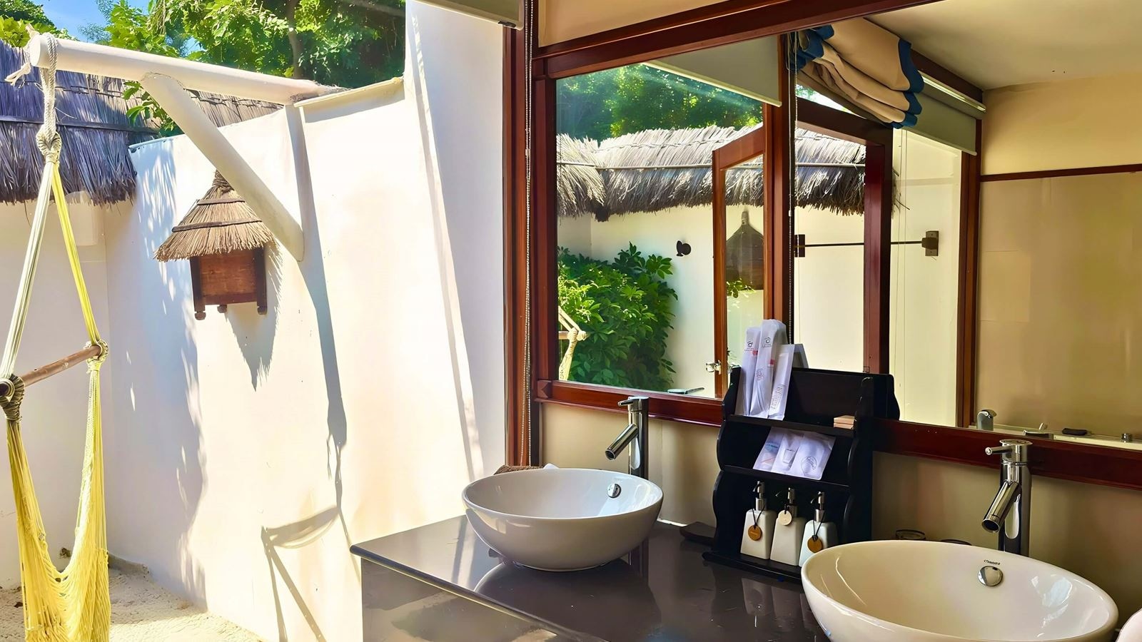 rooms-beachfront-bungalow-child-without-extra-bed