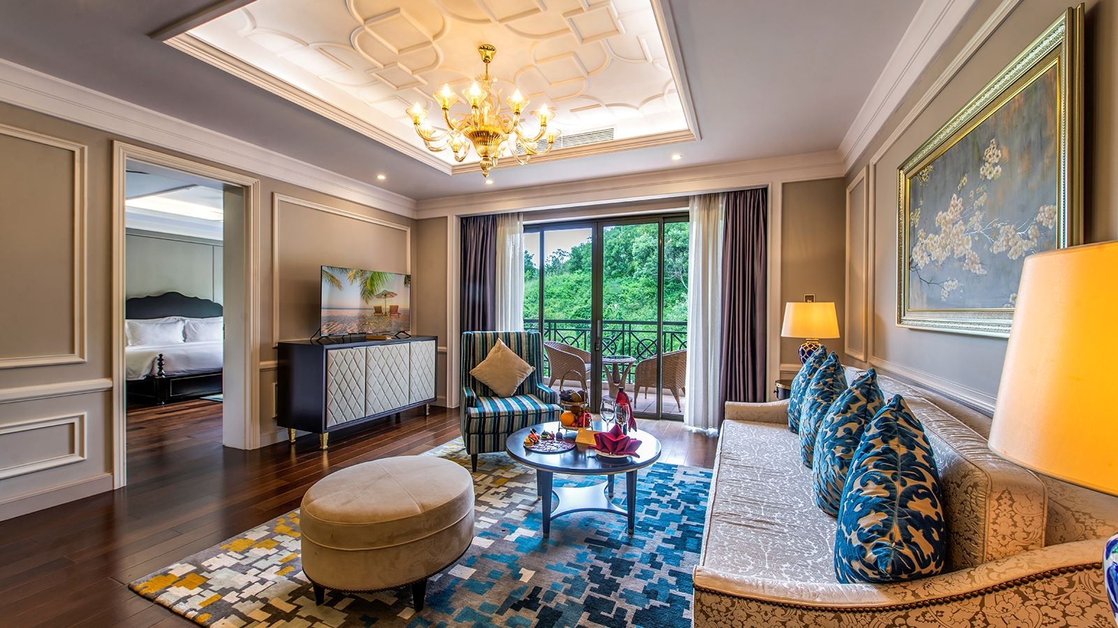 rooms-grand-junior-suite-hill-view-child-without-extra-bed